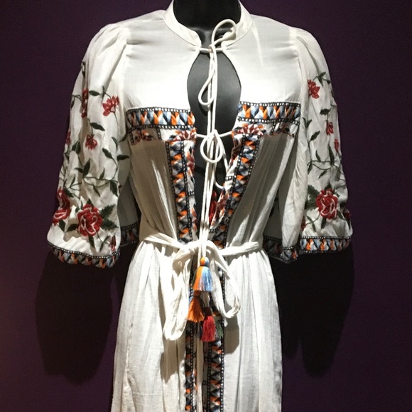 Beautiful Embroidered Robe - Picture 2 of 10